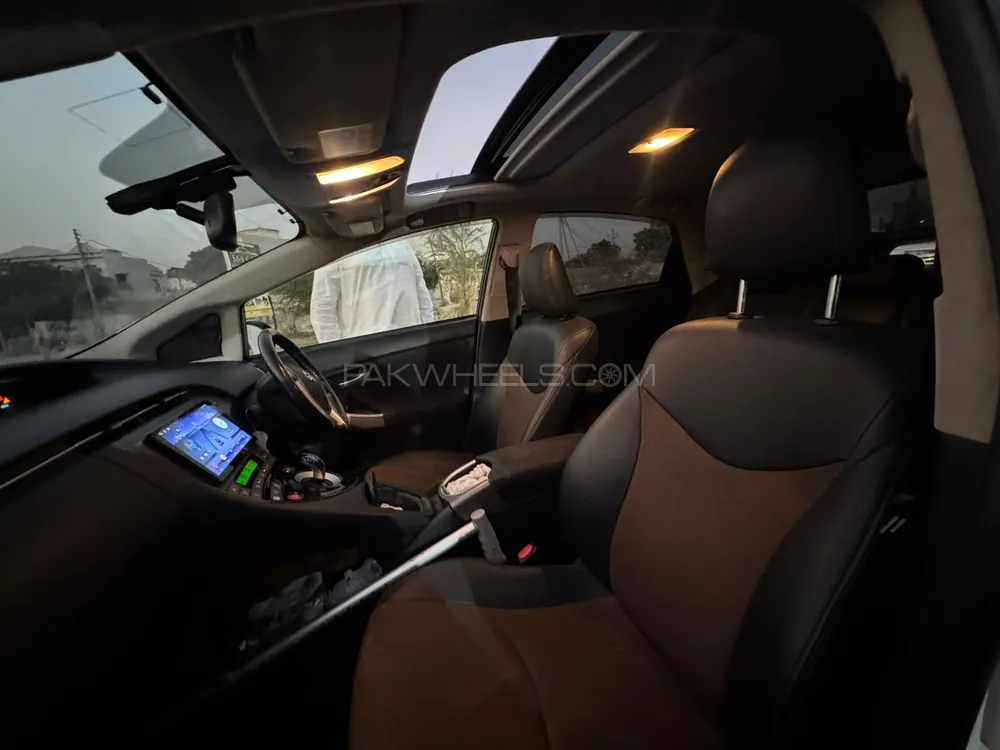 Toyota Prius 2015 for Sale in Karachi Toyota Prius 2015 for Sale in Karachi Image-10