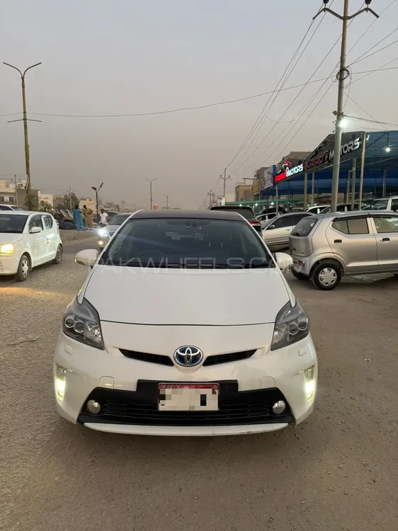 Toyota Prius 2015 for Sale in Karachi Toyota Prius 2015 for Sale in Karachi Image-1