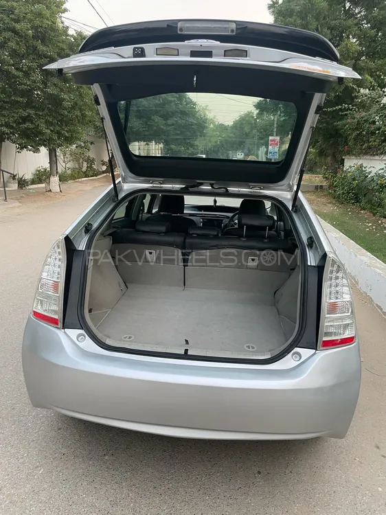 Toyota Prius 2010 for Sale in Karachi Toyota Prius 2010 for Sale in Karachi Image-10