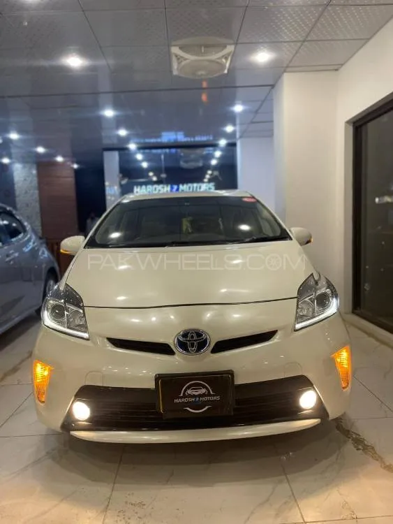 Toyota Prius 2014 for Sale in Karachi Toyota Prius 2014 for Sale in Karachi Image-1