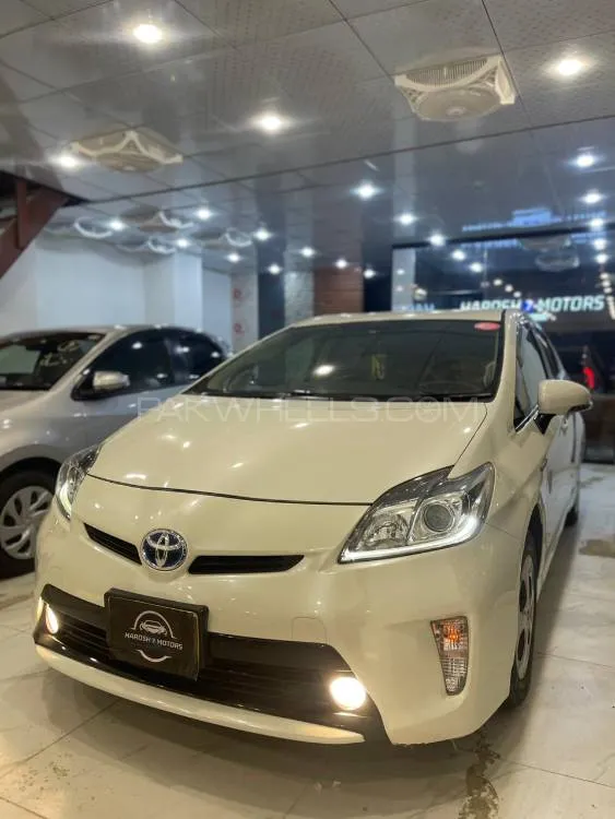 Toyota Prius 2014 for Sale in Karachi Toyota Prius 2014 for Sale in Karachi Image-3