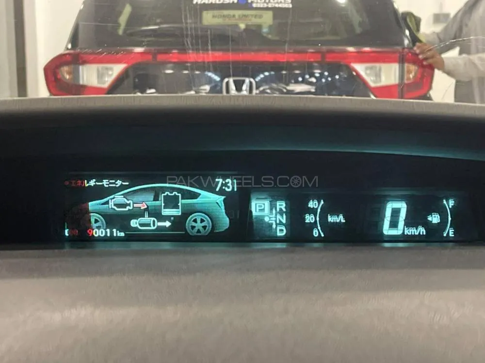 Toyota Prius 2014 for Sale in Karachi Toyota Prius 2014 for Sale in Karachi Image-4
