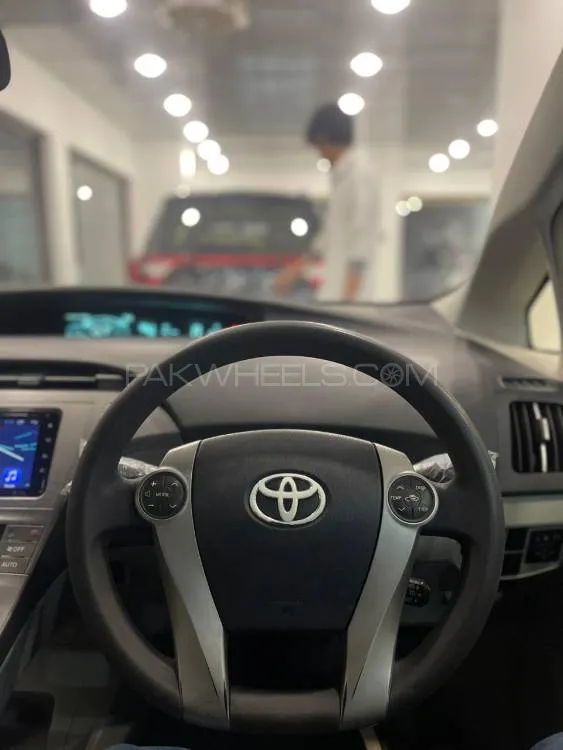 Toyota Prius 2014 for Sale in Karachi Toyota Prius 2014 for Sale in Karachi Image-5