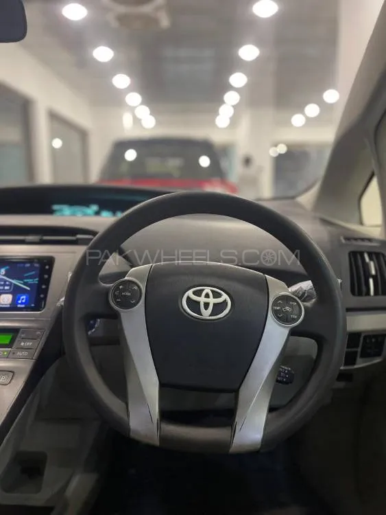 Toyota Prius 2014 for Sale in Karachi Toyota Prius 2014 for Sale in Karachi Image-9