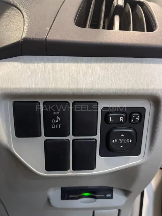 Toyota Prius 2014 for Sale in Karachi Toyota Prius 2014 for Sale in Karachi Image-10