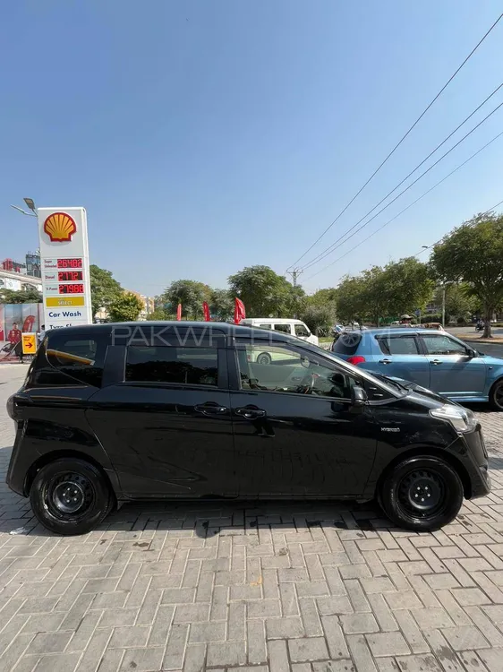 Toyota Sienta 2015 for Sale in Islamabad Toyota Sienta 2015 for Sale in Islamabad Image-5