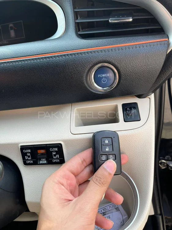 Toyota Sienta 2015 for Sale in Islamabad Toyota Sienta 2015 for Sale in Islamabad Image-13