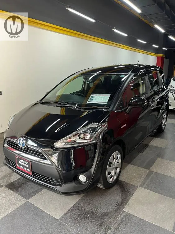 Toyota Sienta 2018 for Sale in Karachi Toyota Sienta 2018 for Sale in Karachi Image-1