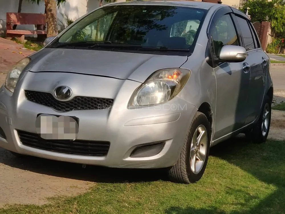 Toyota Vitz 2010 for Sale in Lahore Image-1