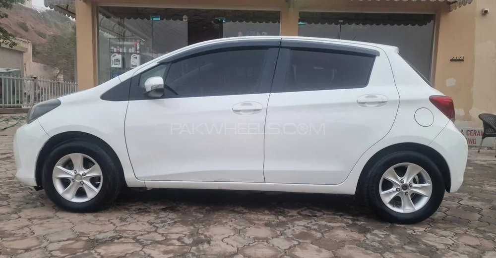 Toyota Vitz 2015 for Sale in Rawalpindi Toyota Vitz 2015 for Sale in Rawalpindi Image-13