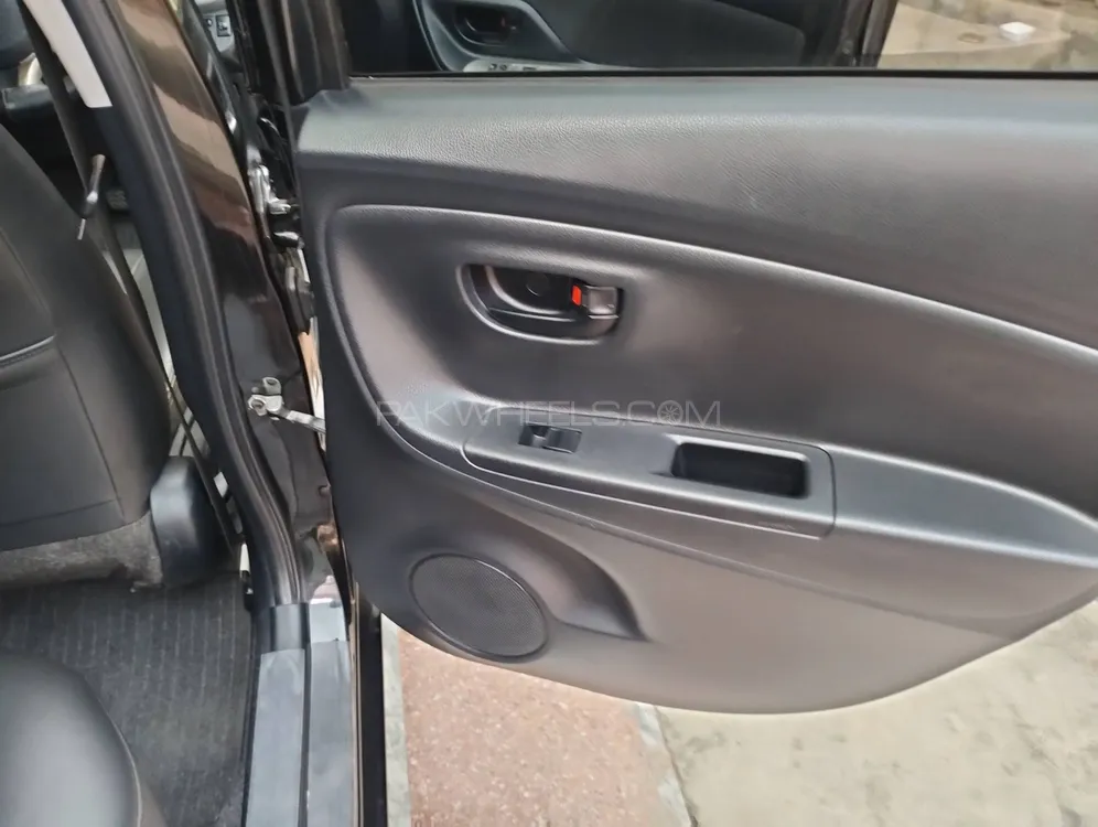 Toyota Vitz 2015 for Sale in Lahore Toyota Vitz 2015 for Sale in Lahore Image-10
