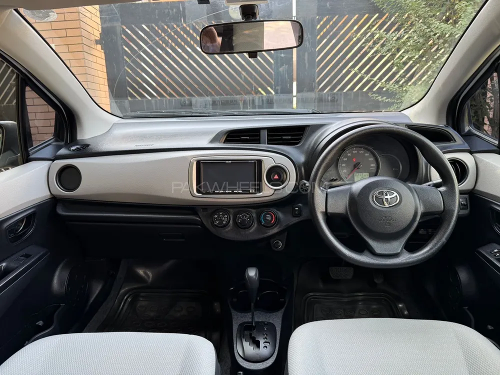 Toyota Vitz 2013 for Sale in Peshawar Toyota Vitz 2013 for Sale in Peshawar Image-6