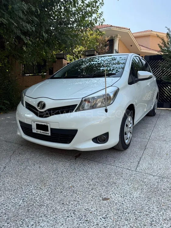 Toyota Vitz 2013 for Sale in Peshawar Image-1