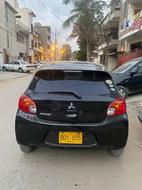 Mitsubishi Mirage 1.0 G 2012