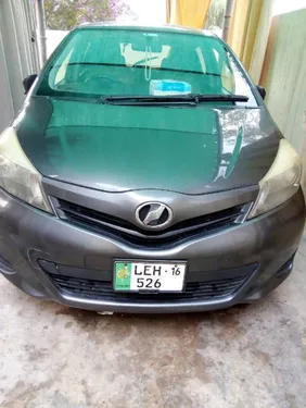 Toyota Vitz F 1.0 2012