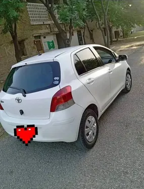 Toyota Vitz F 1.3 2010