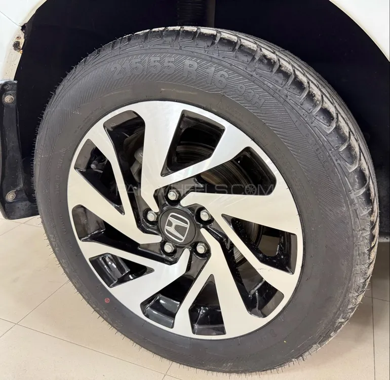 Honda Civic 2018 for Sale in Hyderabad Honda Civic 2018 for Sale in Hyderabad Image-10