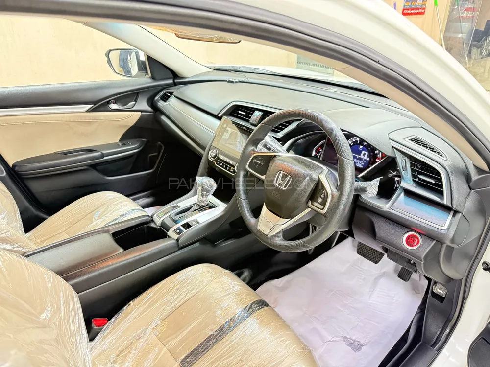 Honda Civic 2018 for Sale in Hyderabad Honda Civic 2018 for Sale in Hyderabad Image-7