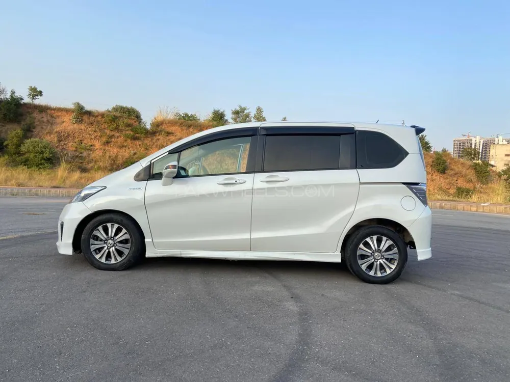 Honda Freed 2013 for Sale in Islamabad Honda Freed 2013 for Sale in Islamabad Image-2