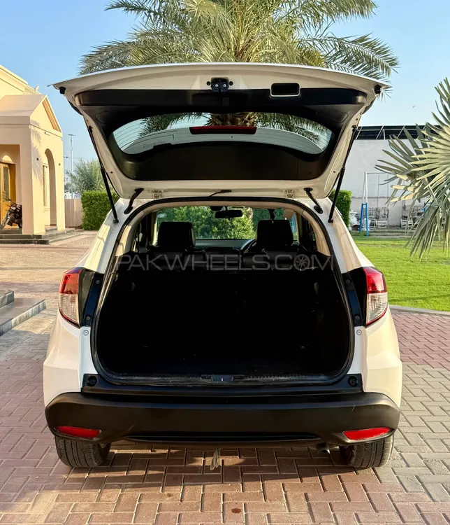 Honda Vezel 2013 for Sale in Multan Honda Vezel 2013 for Sale in Multan Image-12