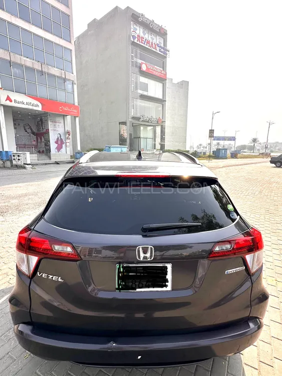 Honda Vezel 2014 for Sale in Lahore Honda Vezel 2014 for Sale in Lahore Image-5