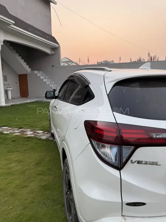 Honda Vezel 2016 for Sale in Gujrat Honda Vezel 2016 for Sale in Gujrat Image-5