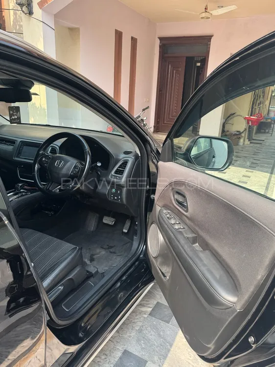Honda Vezel 2018 for Sale in Lahore Honda Vezel 2018 for Sale in Lahore Image-8