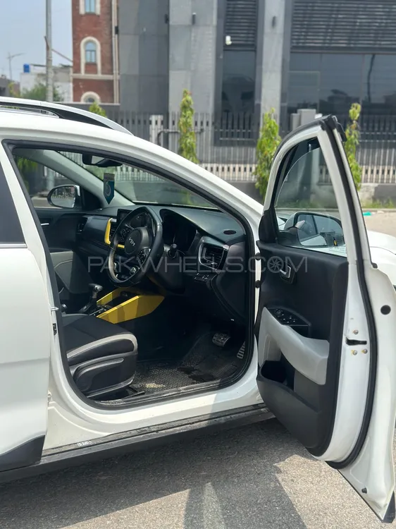 KIA Stonic 2022 for Sale in Lahore KIA Stonic 2022 for Sale in Lahore Image-12
