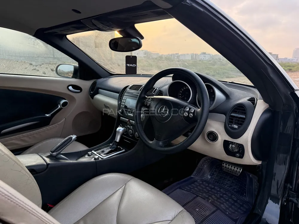 Mercedes Benz SLK Class 2004 for Sale in Karachi Mercedes Benz SLK Class 2004 for Sale in Karachi Image-16