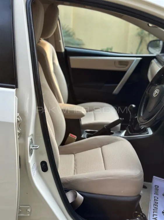 Toyota Corolla 2017 for Sale in Lahore Toyota Corolla 2017 for Sale in Lahore Image-10