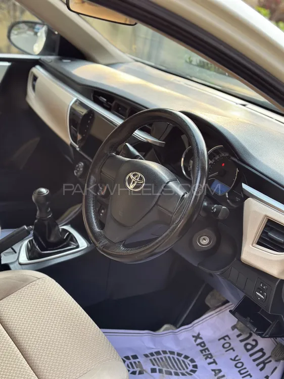 Toyota Corolla 2017 for Sale in Lahore Toyota Corolla 2017 for Sale in Lahore Image-9