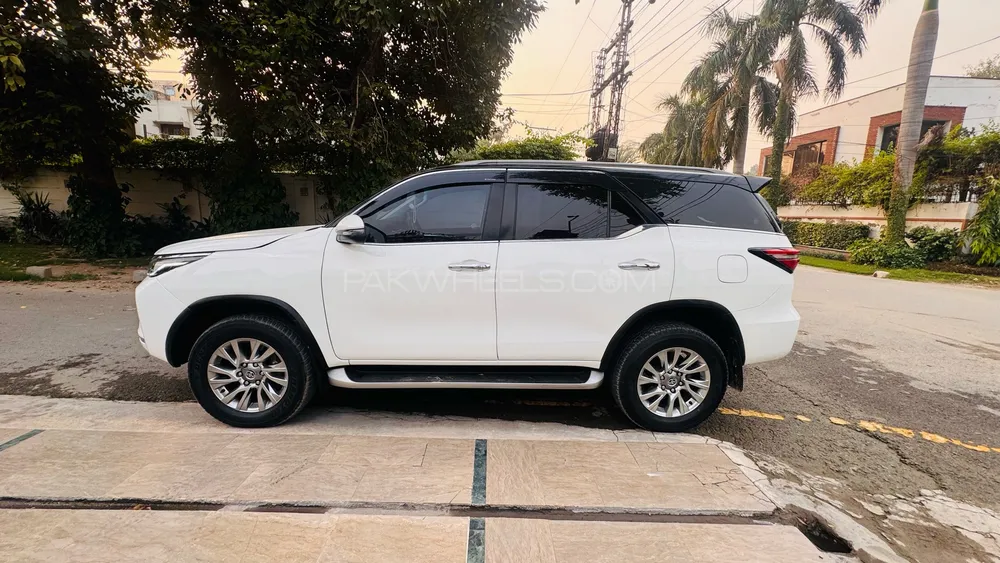 Toyota Fortuner 2022 for Sale in Lahore Toyota Fortuner 2022 for Sale in Lahore Image-4