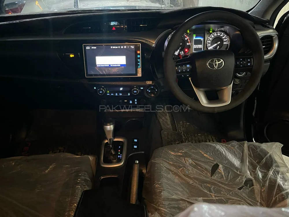 Toyota Hilux 2021 for Sale in Karachi Toyota Hilux 2021 for Sale in Karachi Image-8