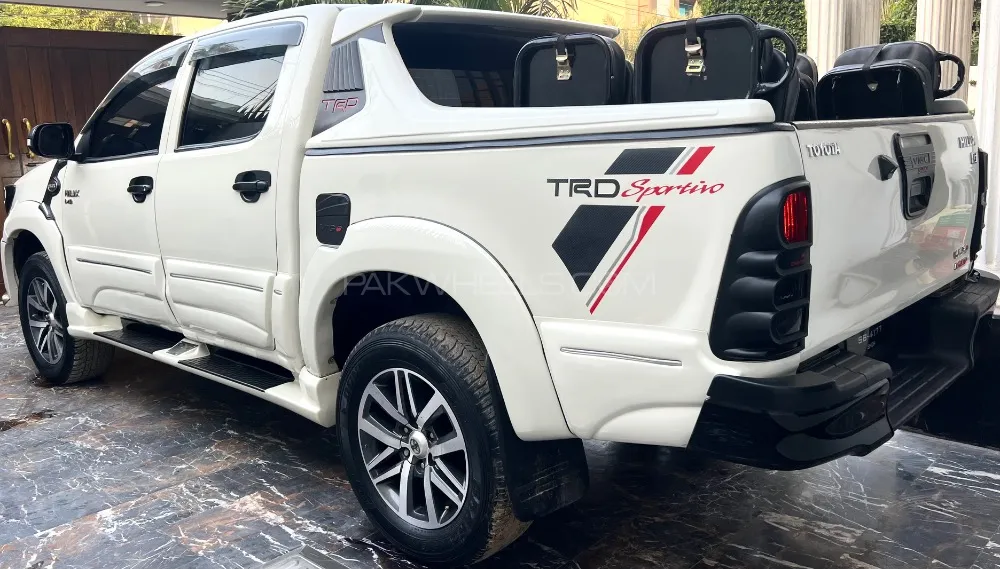 Toyota Hilux 2013 for Sale in Karachi Toyota Hilux 2013 for Sale in Karachi Image-12