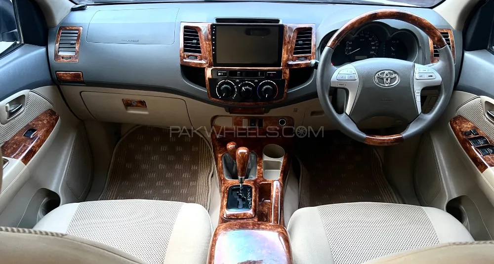 Toyota Hilux 2013 for Sale in Karachi Toyota Hilux 2013 for Sale in Karachi Image-18