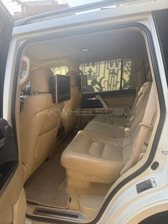 Toyota Land Cruiser 2015 for Sale in Lahore Toyota Land Cruiser 2015 for Sale in Lahore Image-4