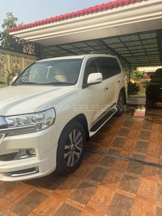 Toyota Land Cruiser 2015 for Sale in Lahore Toyota Land Cruiser 2015 for Sale in Lahore Image-9