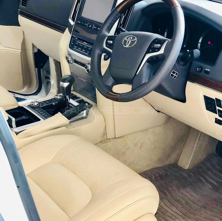 Toyota Land Cruiser 2015 for Sale in Lahore Toyota Land Cruiser 2015 for Sale in Lahore Image-13
