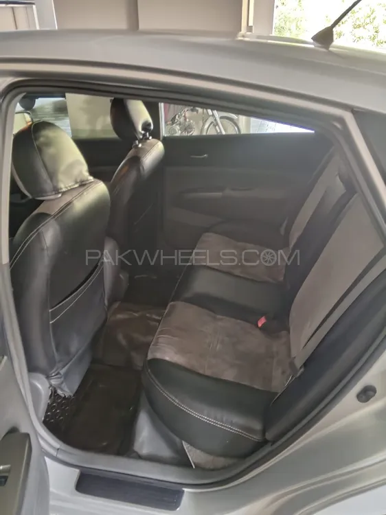 Toyota Prius 2011 for Sale in Karachi Toyota Prius 2011 for Sale in Karachi Image-4