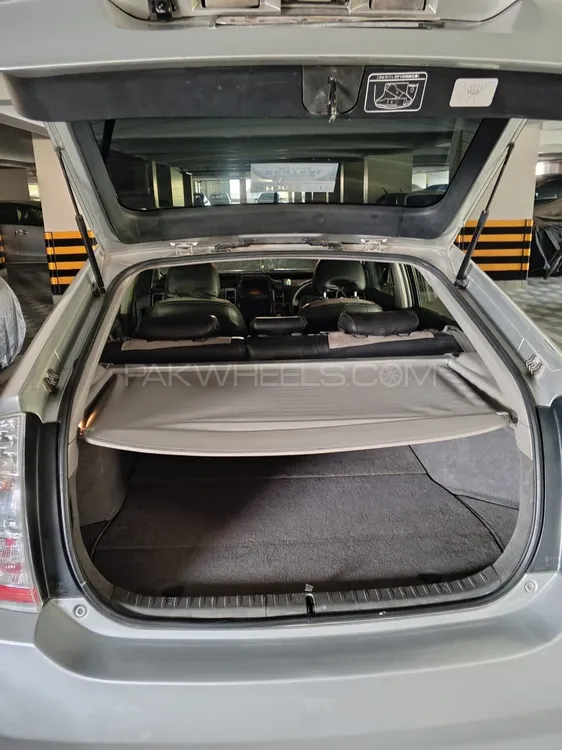 Toyota Prius 2011 for Sale in Karachi Toyota Prius 2011 for Sale in Karachi Image-10