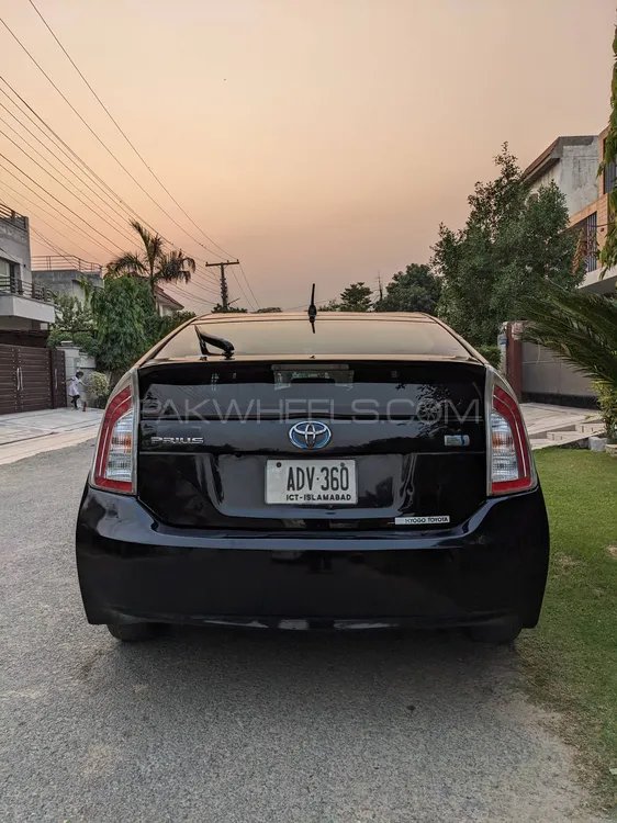 Toyota Prius 2013 for Sale in Lahore Toyota Prius 2013 for Sale in Lahore Image-4
