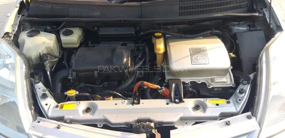 Toyota Prius 2010 for Sale in Lahore Toyota Prius 2010 for Sale in Lahore Image-10