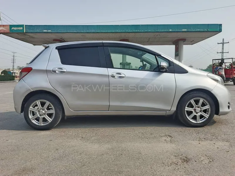 Toyota Vitz 2011 for Sale in Lahore Toyota Vitz 2011 for Sale in Lahore Image-4