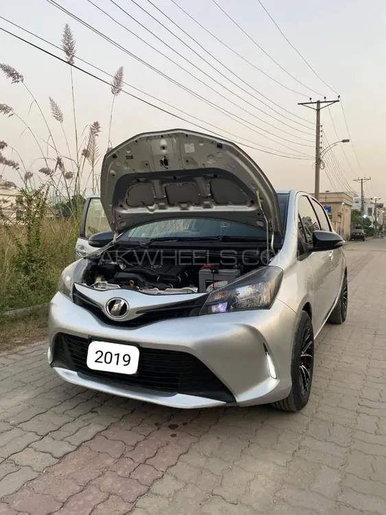 Toyota Vitz 2015 for Sale in Sialkot Toyota Vitz 2015 for Sale in Sialkot Image-1