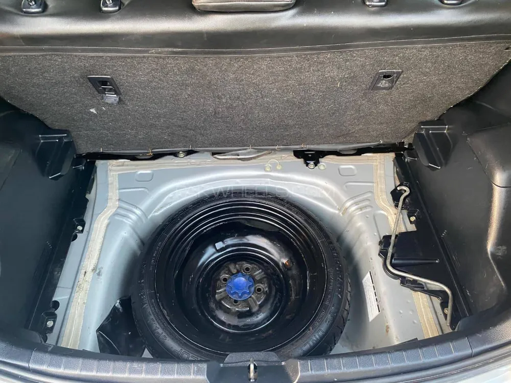 Toyota Vitz 2015 for Sale in Sialkot Toyota Vitz 2015 for Sale in Sialkot Image-18