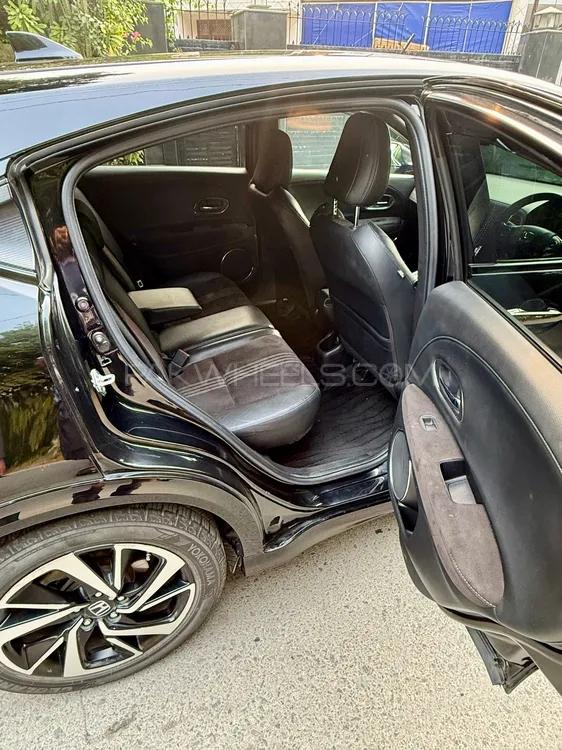 Honda Vezel 2019 for Sale in Lahore Honda Vezel 2019 for Sale in Lahore Image-9