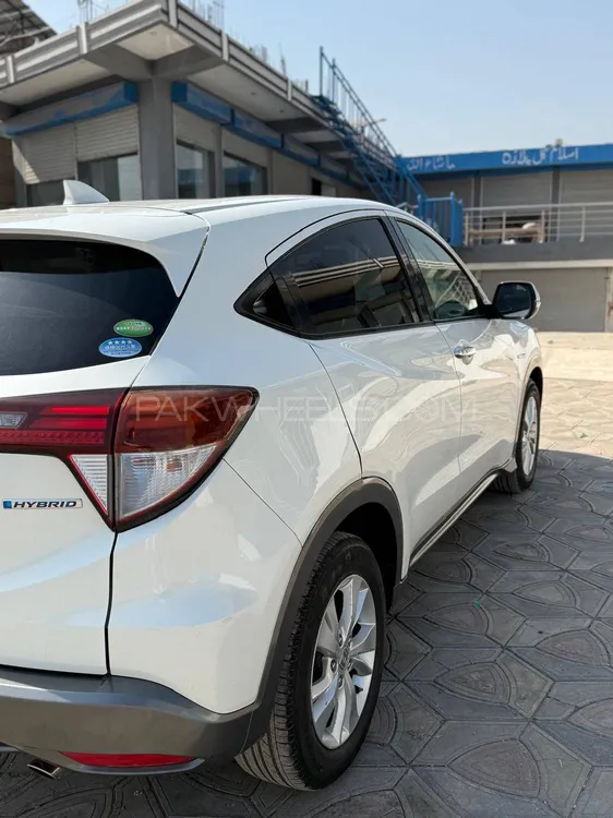 Honda Vezel 2017 for Sale in Peshawar Image-1