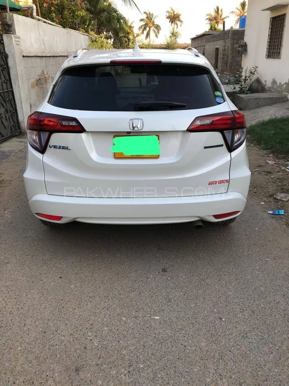 Honda Vezel 2015 for Sale in Karachi Honda Vezel 2015 for Sale in Karachi Image-4