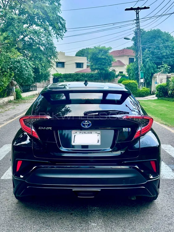 Toyota C-HR 2018 for Sale in Lahore Toyota C-HR 2018 for Sale in Lahore Image-4