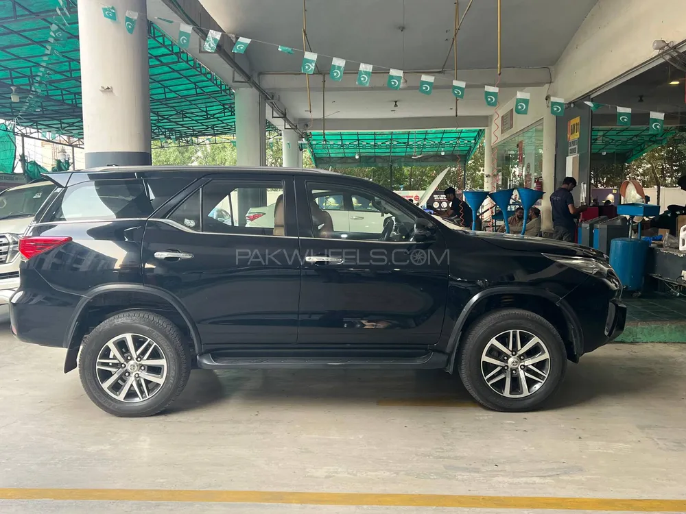 Toyota Fortuner 2018 for Sale in Lahore Toyota Fortuner 2018 for Sale in Lahore Image-5